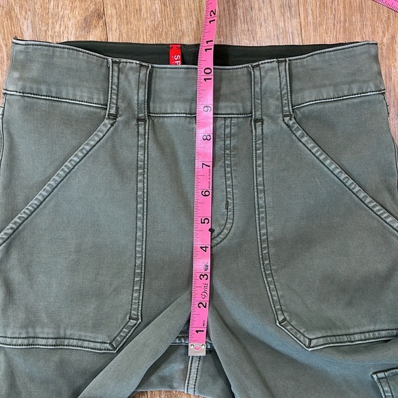 Spanx Stretch Twill Ankle Cargo Jogger Pants Soft Sage Women's Sz Medium P EUC - Picture 11 of 14